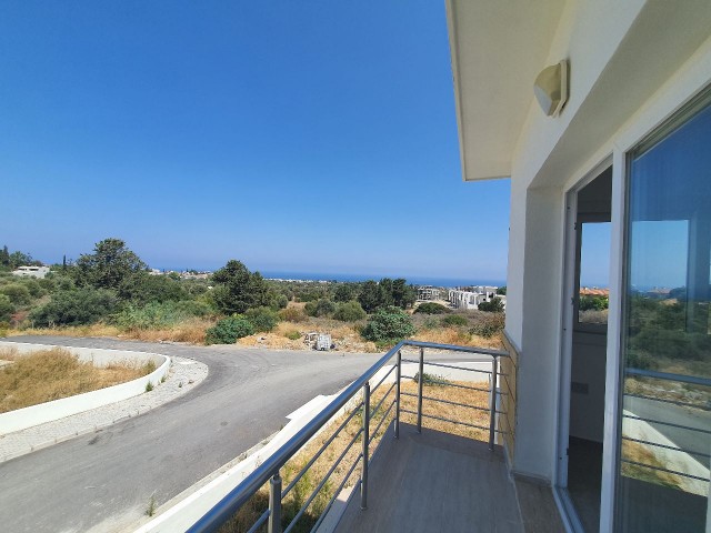 Kyrenia Yesiltepe; Villa Mit Herrlichem Blick Auf Die Berge Und Das Meer. 50% Im Voraus, Die Restlichen 48 Monate Raten ! ** 