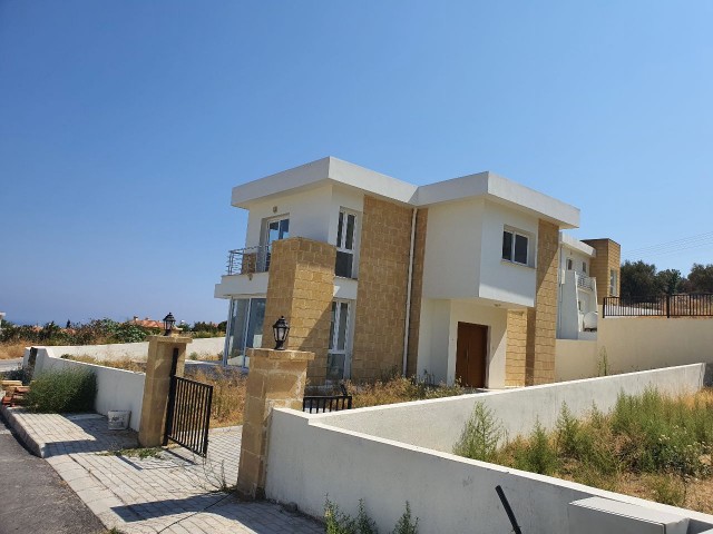 Kyrenia Yesiltepe; Villa Mit Herrlichem Blick Auf Die Berge Und Das Meer. 50% Im Voraus, Die Restlichen 48 Monate Raten ! ** 