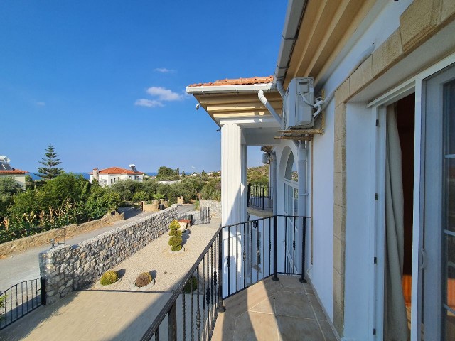 Girne Bellapais; Bahçeli, Eşyalı, Havuzlu Villa