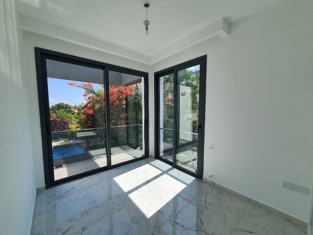 Girne Alsancak; Ortak Havuzlu Sitede, Bahceli, Teraslı, Full Eşyalı Villa