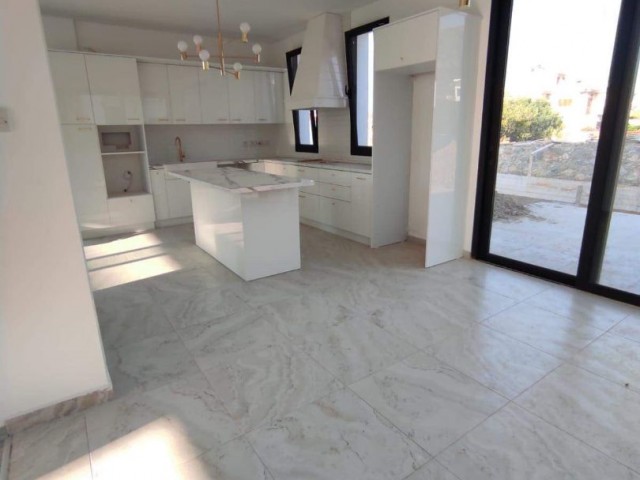 Girne Alsancak | Bakımlı Geniş Bahçe| Satılık 4+1 Havuzlu Lüks Villa