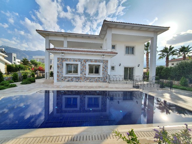 In Der Nähe Von Alsancak Merit Hotel, In Fantastischer Lage, 1552 M2 Innen; Villa Mit Meerblick ** 