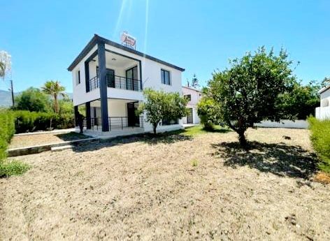 Kyrenia Alsancak ; Near Merit Crystal Hotel, 4 Bedroom Villa with Garden