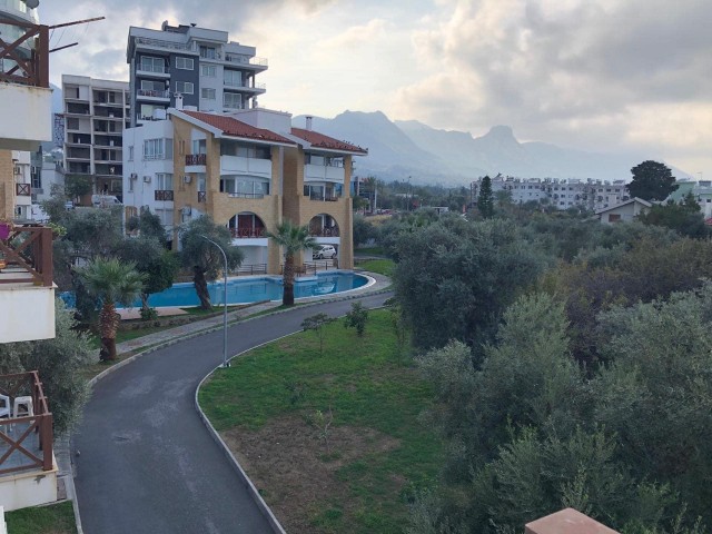 Girne Merkez; Lord Palace Otel Civarı, Ortak Havuzlu Sitede; Full Eşyalı 1+1 Daire