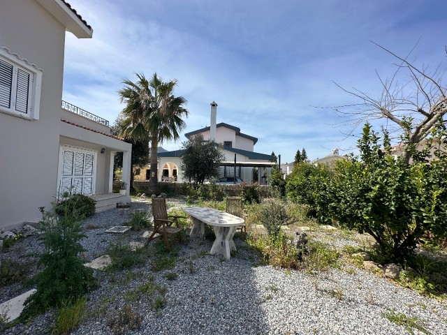 Girne, Rund um Bellapais Lichter, Garten, möblierte Villa