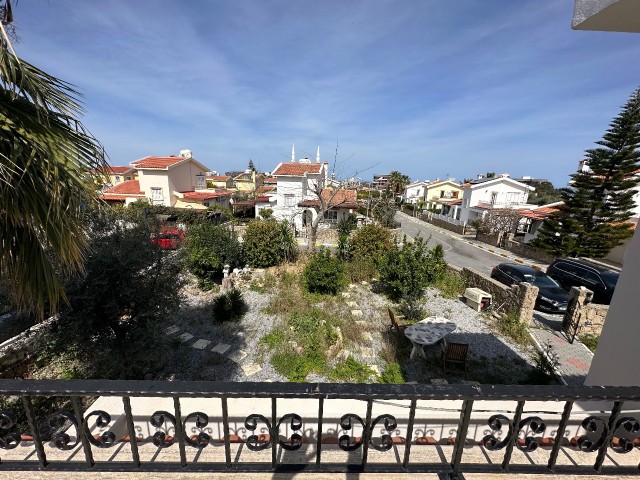 Girne Bellapais Işıkları Civarı, Bahçeli , Eşyalı Villa