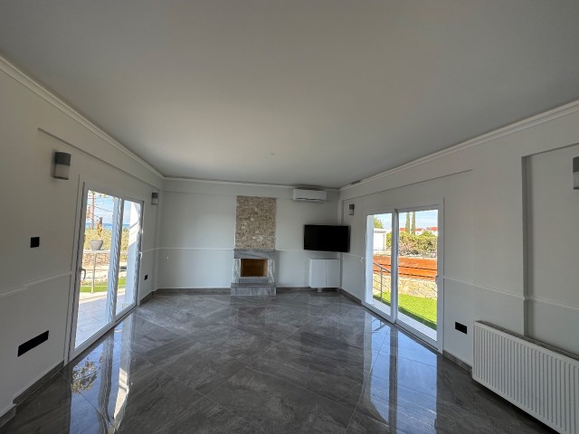 Girne Alsancak; 1650 m2 İçinde 3 Adet Bungalow