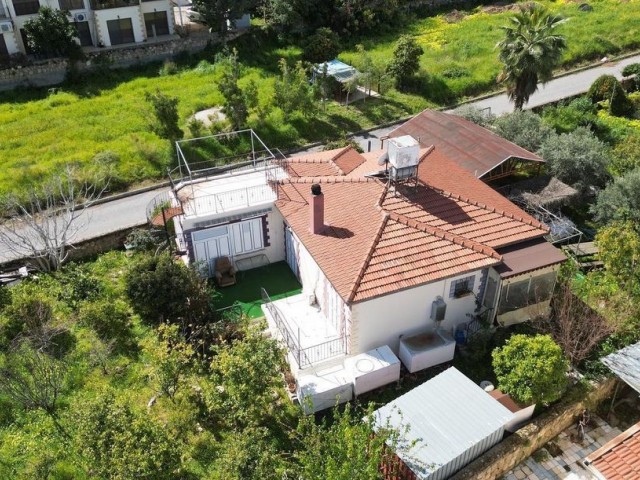Kyrenia Alsancak; Necat British School in der Nähe einer Villa mit 3 Schlafzimmern und Garten