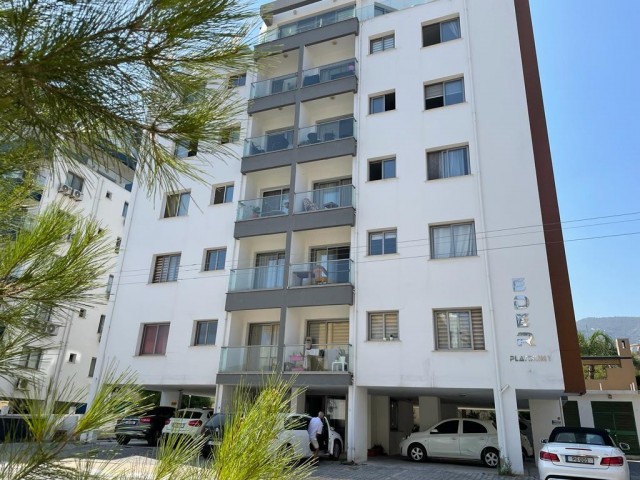 Kyrenia Center; Komplett möbliertes Apartment mit Balkon über dem Parkplatz