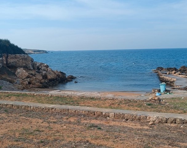 Girne Sadrazamköy; Denize Yürüme Mesafesinde İkiz Villa 