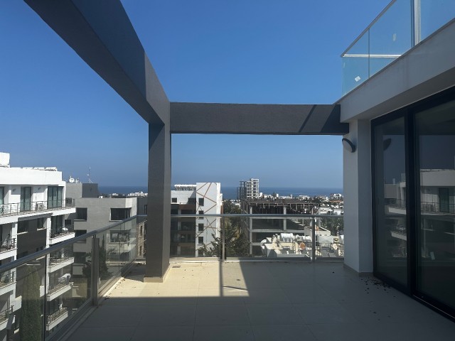 Kyrenia Center; Rund um das Savoy Hotel; 1+1 Penthouse mit Blick auf die Berge und das Meer