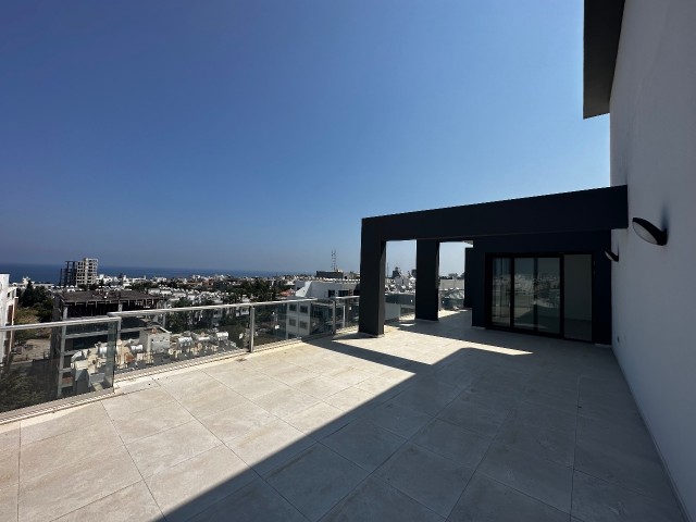 Girne Merkez; Savoy Otel Civarı; Dağ Deniz Manzaralı 2+1 Penthouse