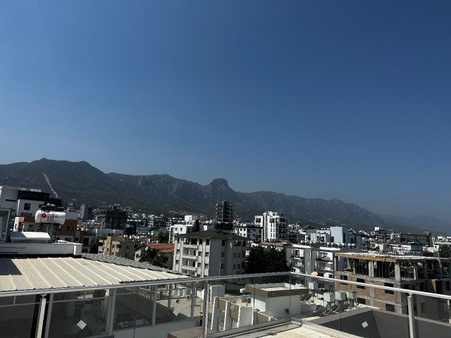 Kyrenia Center; Rund um das Savoy Hotel; 2+1 Penthouse mit Blick auf die Berge und das Meer