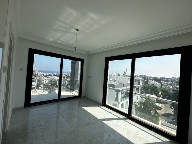 Girne Merkez; Savoy Otel Civarı; Dağ Deniz Manzaralı 2+1 Penthouse