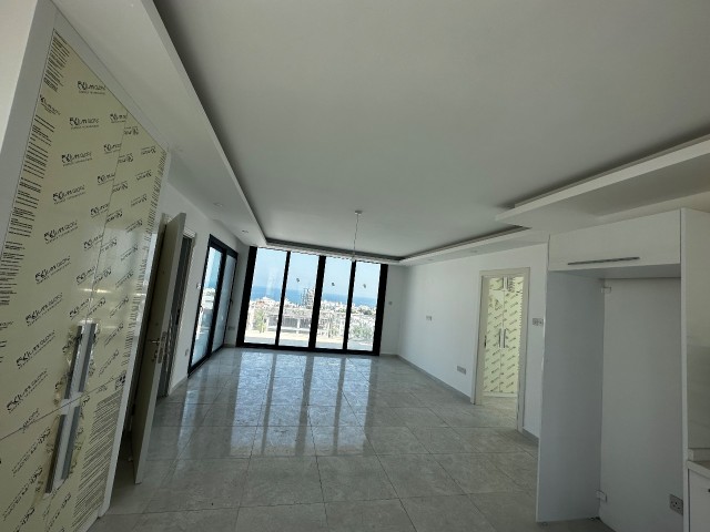 Girne Merkez; Savoy Otel Civarı; Dağ Deniz Manzaralı 2+1 Penthouse