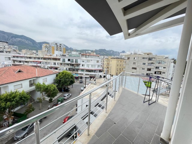 Kyrenia Center; Geräumiges Apartment mit Bergblick und Balkon