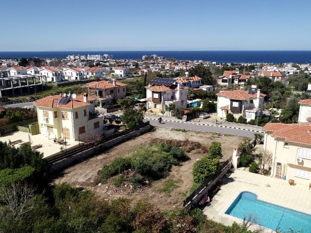 Girne Yeşiltepe; Dağ Deniz Manzaralı Villalık Arsa