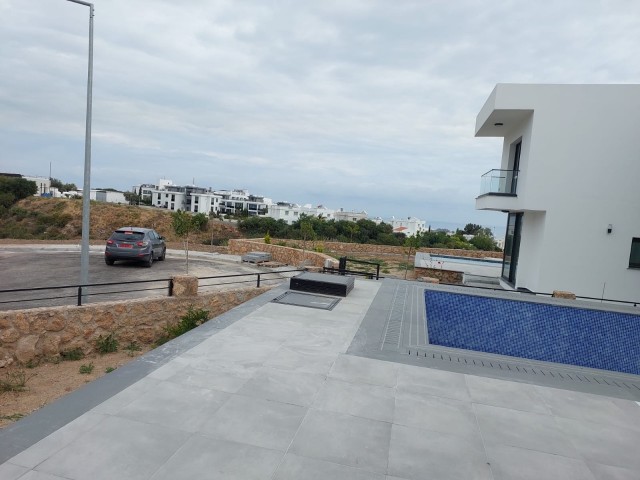 Kyrenia Çatalköy; Villa zum Verkauf mit modernem Design und freiem Blick