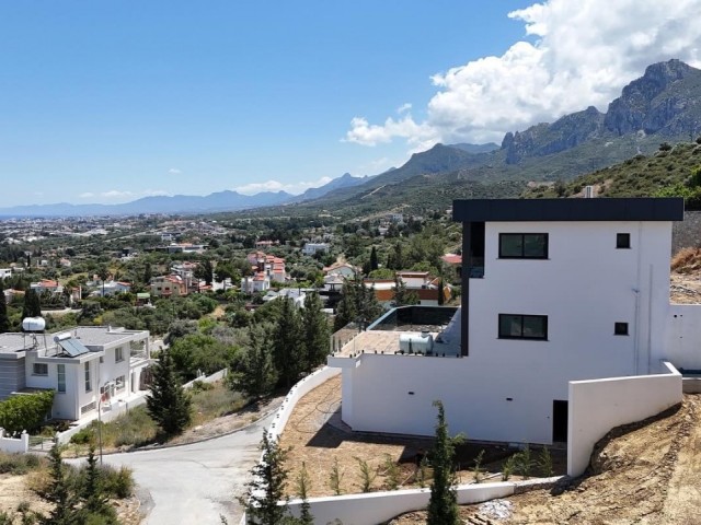 Girne Edremit; Muhteşem Manzaralı, 5 Odalı, Ultra Lux Villa. Haziran Teslim!