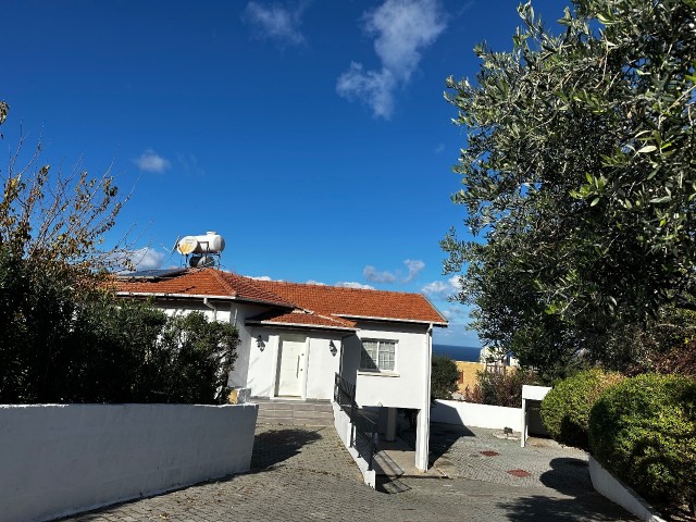 Kyrenia Karmi; Villa mit Meerblick in einfacher Lage