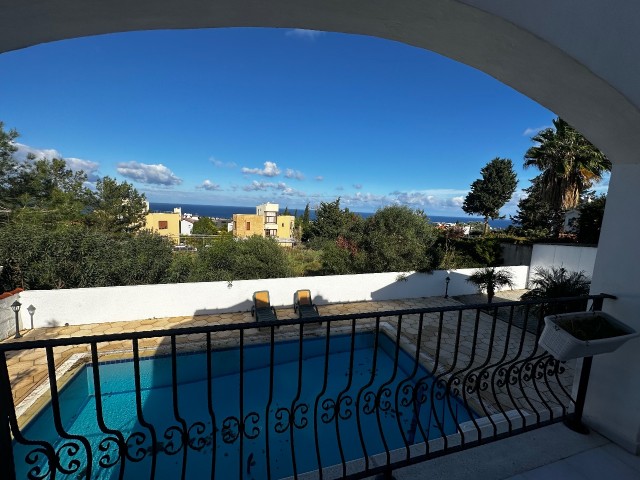 Kyrenia Karmi; Villa mit Meerblick in einfacher Lage