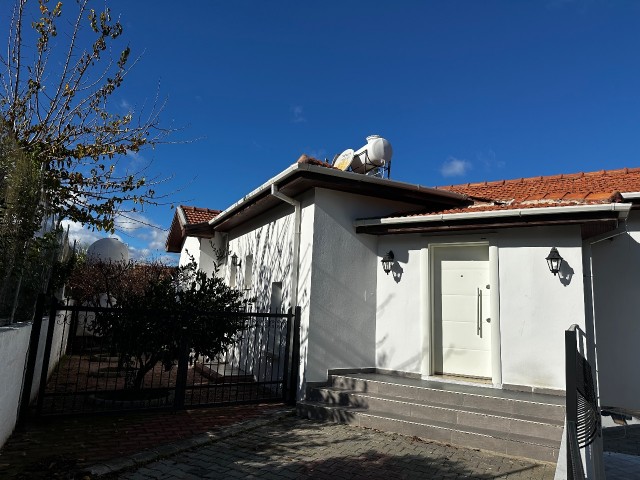 Kyrenia Karmi; Villa mit Meerblick in einfacher Lage