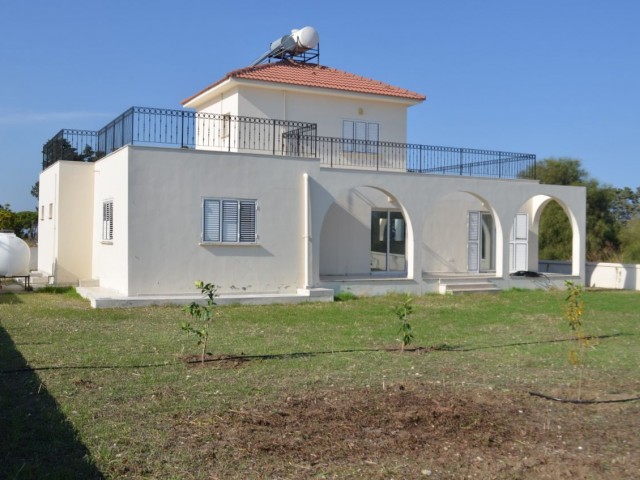 Kyrenia Alsancak; Villa zu vermieten rund um das Merit Hotel, Bahçeli, Blick auf die Berge und das Meer, fußläufig zum Meer