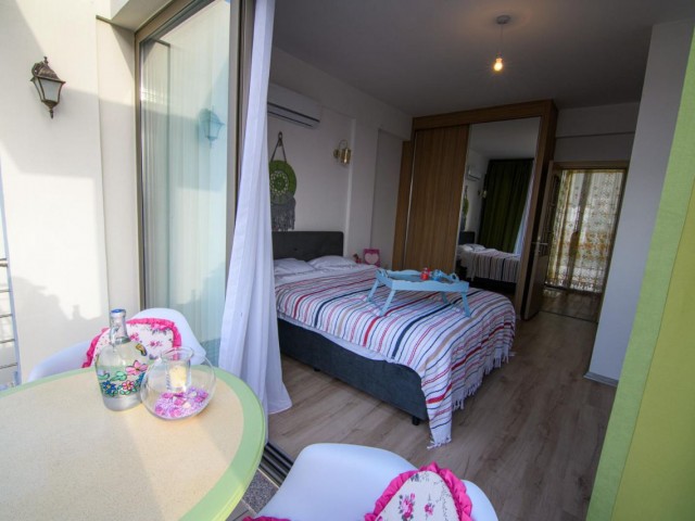 Girne Karaoğlanoğlu; Full Eşyalı , Muhteşem Manzaralı Triplex Villa. Tüm Vergiler Ödenmiş !!