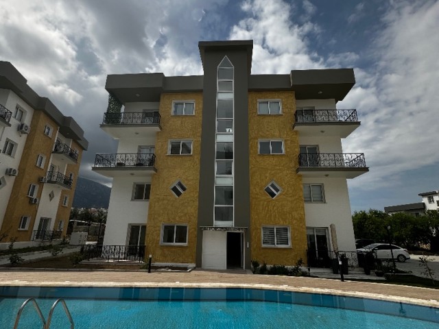 Kyrenia Alsancak; Apartment mit Blick auf die Berge und das Meer auf einem Grundstück mit Gemeinschaftspool