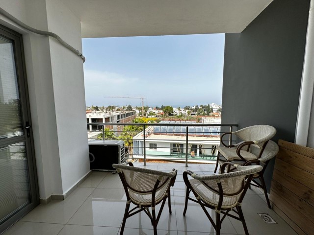 Kyrenia Center; Komplett möbliertes, geräumiges Apartment mit Meerblick auf einem Grundstück mit Gemeinschaftspool, in der Nähe des Piabella Hotels