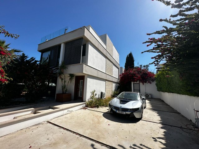 Girne Karaoğlanoğlu; Nur wenige Gehminuten vom Meer entfernt, Blick auf die Berge und das Meer, komplett möblierte Villa mit Pool