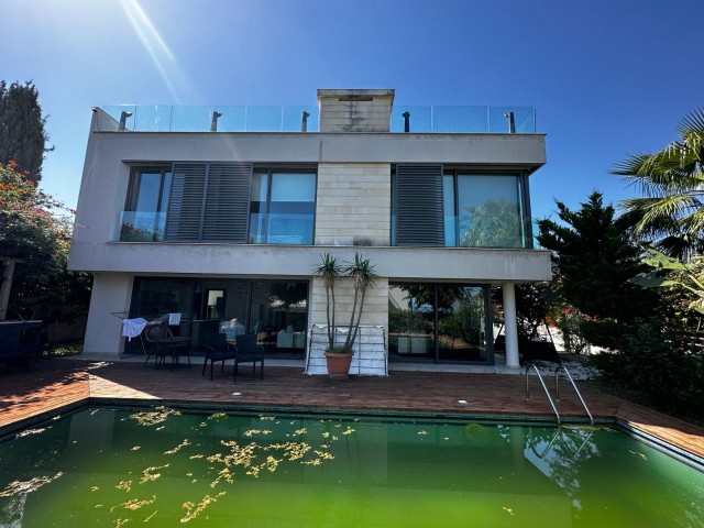 Girne Karaoğlanoğlu; Nur wenige Gehminuten vom Meer entfernt, Blick auf die Berge und das Meer, komplett möblierte Villa mit Pool