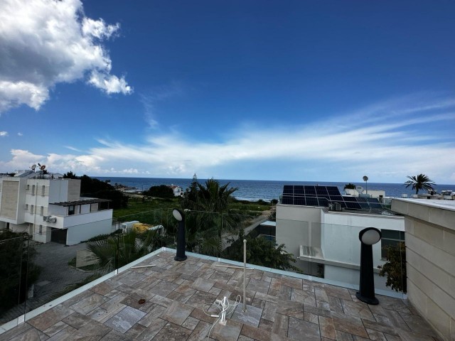 Girne Karaoğlanoğlu; Nur wenige Gehminuten vom Meer entfernt, Blick auf die Berge und das Meer, komplett möblierte Villa mit Pool