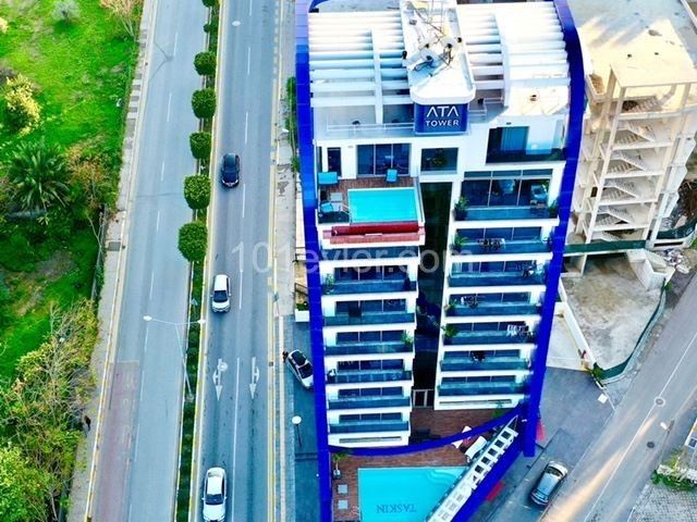 Girne Merkez; Muhteşem Manzaralı, Havuzlu Penthouse