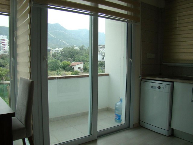 GİRNE MERKEZDE SATILIK YARI EŞYALI  2+1 DAİRE