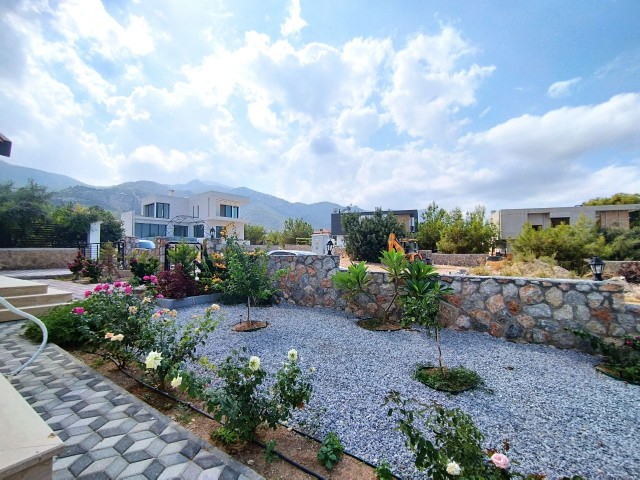 4+1 Villa zum Verkauf mit herrlicher Architektur in Kyrenia Chatalköy ** 