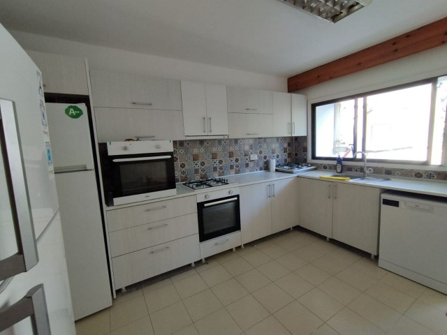 Flat To Rent in Girne Merkez, Kyrenia