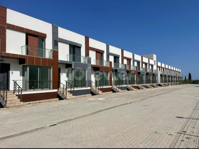 Girne Zeytinlik 140m2 Geniş Satılık 3+2 Evler