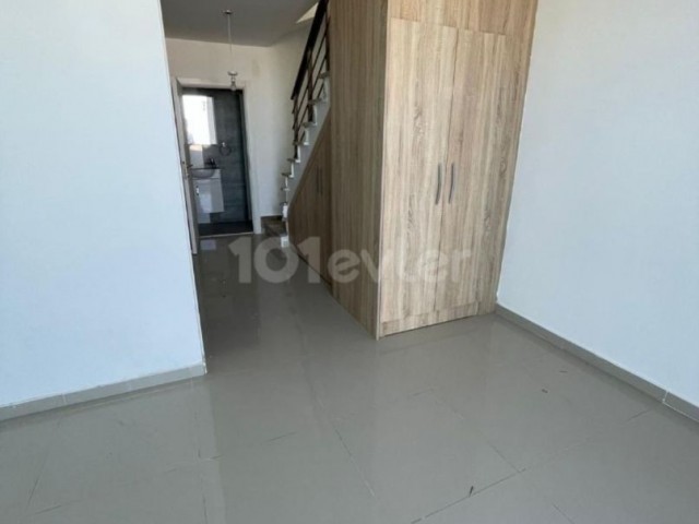 Girne Zeytinlik 140m2 Geniş Satılık 3+2 Evler