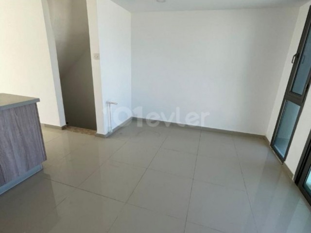 Girne Zeytinlik 140m2 Geniş Satılık 3+2 Evler