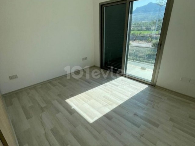 Girne Zeytinlik 140m2 Geniş Satılık 3+2 Evler