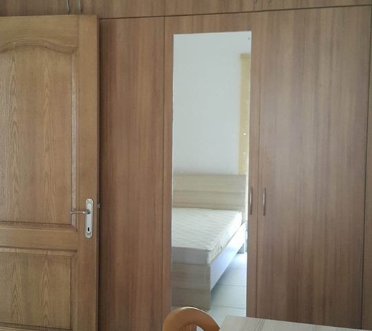 Hamitkoy de duraklara yurume mesafesinde market ve kırtasiyeye çok yakın kiralık 2+1 daireler