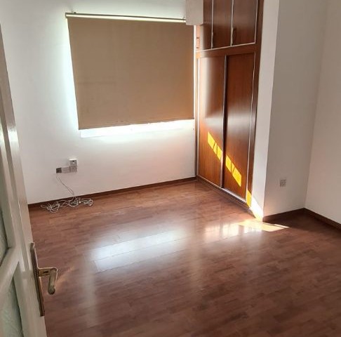 Yenikent merkezde 300m2, Bodrumlu, tük koçanlı 4+1 müstakil villa.