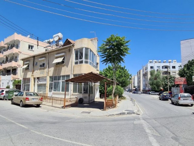 K.There are 3 shops in the center of Kaymakli and 1 3 +1 apartment on it. ** 