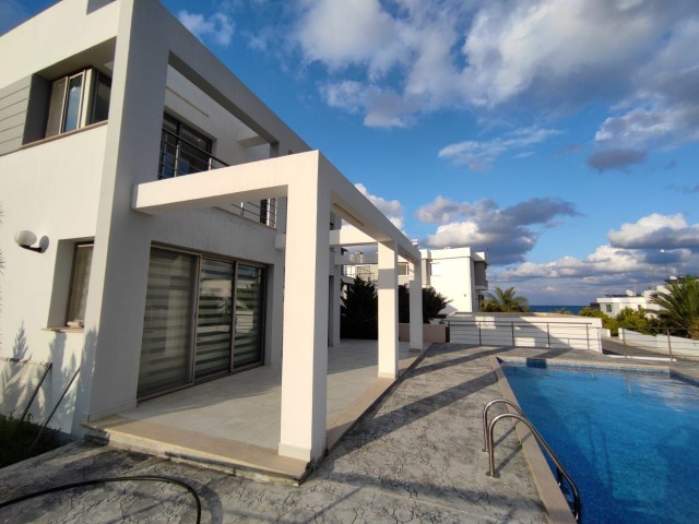 4 bedroom luxury villa with pool in Esentepe, 100m from the sea.