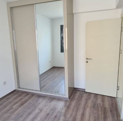 Luxuriöse 2+1 Wohnung in Kyrenia neuen Hafengebiet. 