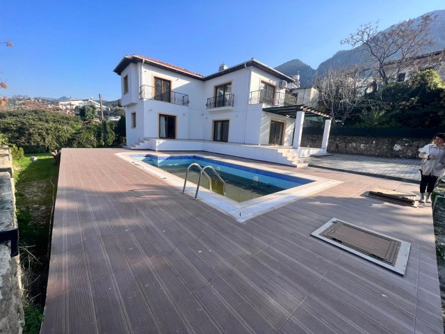 Villa with private pool and mountain and sea views in Lapta. 