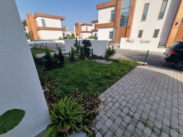 3+1 moderne Villa mit Berg- und Meerblick in Özanköy. 