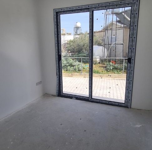 Ground floor 3+1 apartment with garden in Haspolat. 