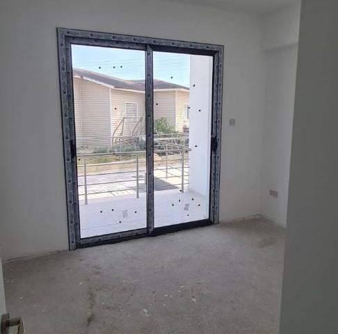 Ground floor 3+1 apartment with garden in Haspolat. 